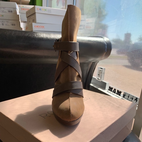 Brown leather women’s ankle boots - Picture 3 of 4